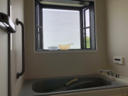 メイン浴室2階南側。眺望抜群。洗面台1620ミリ新規設置。脱衣所8畳。