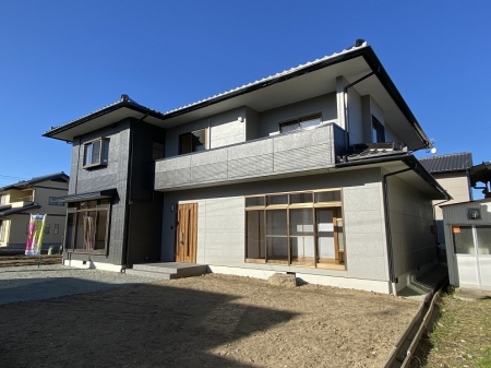 長野市川中島町御厨の建物70坪の大型中古住宅が新価格になりました。ご検討下さい。