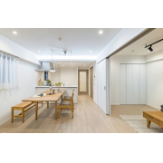 渋谷区本町3−39−12 売マンション リビング