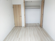 洋室6帖：たっぷり収納！居室が散らかることが少なくなり、キレイに片付いた空間を維持できます。
