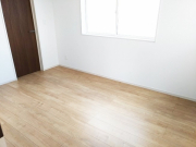 洋室6帖：2階は全室収納付き。居室が散らかることが少なくなり、キレイに片付いた空間を維持できます。
