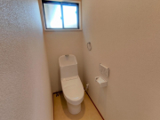 トイレは1.2階に設置済。温水洗浄機能
と節水機能付きです。