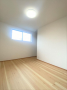 2階洋室6帖：収納が充実しているので、お部屋を広々使えます。