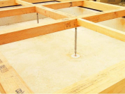 サビやシロアリを寄せ付けない鋼製の床束を採用。従来品に比べ信頼性が高く、安心の強度で床の荷重を支えます