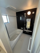 大きいシャワーヘッドがホテルライクな浴室換気乾燥暖房機能付きユニットバス