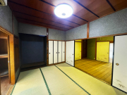 和室（６畳）：隣の和室と合わせれば広く空間を使えます。