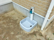 広々としたお庭には、あると便利な立水栓つきがうれしい！外掃除やガーデニングに活躍します♪