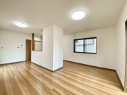 LDKは1階のワンフロアを全て使用し、ゆっくりくつろげる贅沢な空間を作り出してくれます。