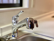 キッチン部分の水栓は浄水機能付きです。簡単に浄水に切替可能です。