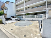 駐車場は月額12000円からご利用可能です。