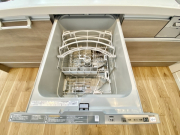 システムキッチンに食器洗浄乾燥機が付属します。