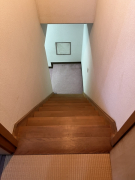 3階 和室から2階納戸に繋がる階段