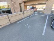 【駐車スペース】駐車スペースは敷地内駐車場に1台分確保しています。