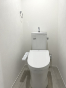 TOTO温水洗浄便座付き新調取替済みのトイレです。